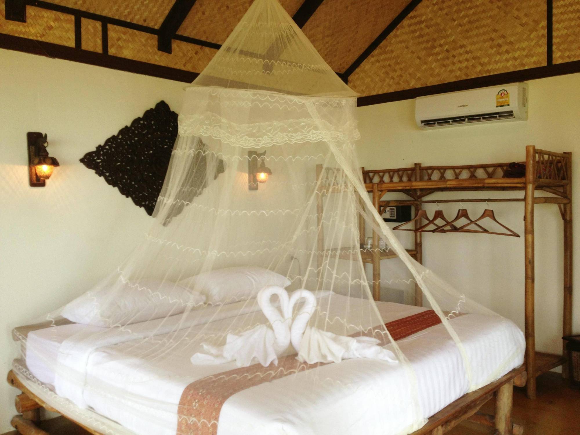 Nautilus Right On The Beach Resort Ko Lanta Екстериор снимка